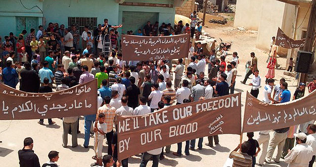 Un grupo de opositores se manifiesta en Hula (Siria) Un grupo de opositores se manifiesta en Hula (Siria)