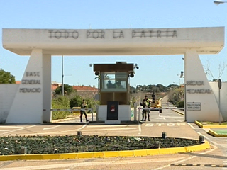 Ver v&iacute;deo  'La Guardia Civil investiga un robo en la armer&iacute;a de una base militar de Badajoz'