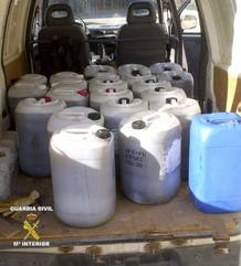 Garrafas de aceite contaminado