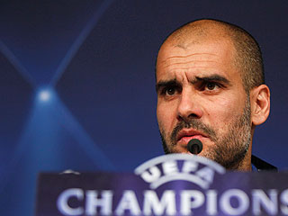Ver v&iacute;deo  'Guardiola rechaza hablar del &aacute;rbitro o contestar a Mourinho'
