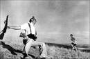 Como prueba de su antiguo inter&eacute;s por los asuntos que conciernen a Espa&ntilde;a, Sarkozy justo pasaba por all&iacute; cuando el miliciano muri&oacute; ante el objetivo del fot&oacute;grafo Robert Capa.