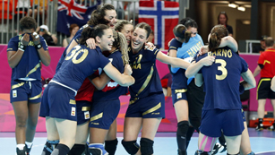 Ver v&iacute;deo  'Las 'guerreras' del balonmano se cuelgan el bronce en una final hist&oacute;rica'