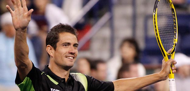 Guillermo Garc&iacute;a L&oacute;pez celebra la victoria sobre el brit&aacute;nico Andy Murray en Indian Wells