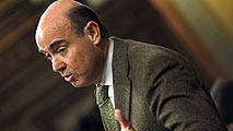 Ir al Video&nbsp;Guindos: "50 familias ya tienen contrato social de alquiler por el Fondo Social de Vivienda en solo 15 d&iacute;as"