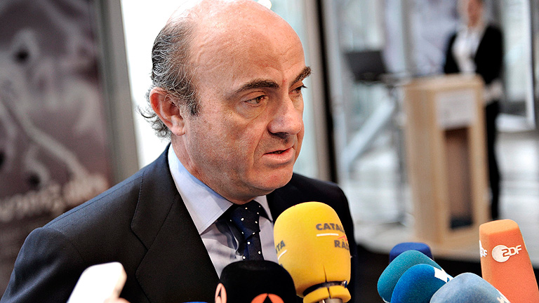 De Guindos asegura que el nuevo presupuesto de Espa&ntilde;a "va a convencer"
