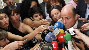 Ver v&iacute;deo  'De Guindos descarta un rescate a Espa&ntilde;a'