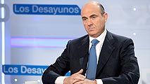 Ir al Video&nbsp;Guindos dice que la banca "est&aacute; mucho mejor que hace un a&ntilde;o", pero no contesta si necesita m&aacute;s ayudas