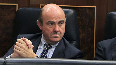 Guindos: España está "cómoda" con el rescate bancario y no necesita la ayuda directa a la banca Guindos: España está "cómoda" con el rescate bancario y no necesita la ayuda directa a la banca