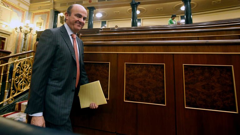 De Guindos manda un "mensaje de tranquilidad" y se&ntilde;ala que Espa&ntilde;a tiene el apoyo de Europa