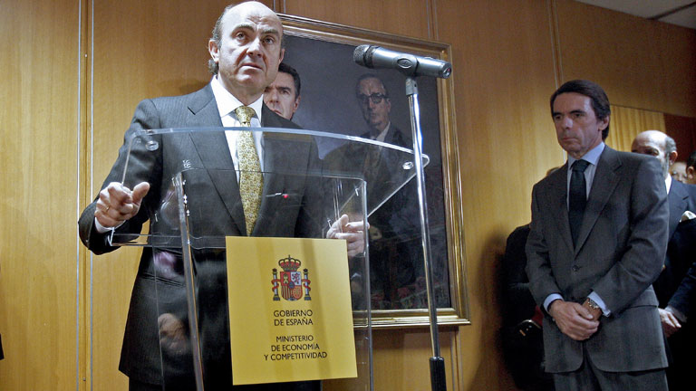 De Guindos prev&eacute; que la econom&iacute;a espa&ntilde;ola entrar&aacute; en recesi&oacute;n en 2012
