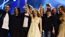 Gui�os deportivos, pasarela de moda y estallido de color kitch en Eurovisi�n