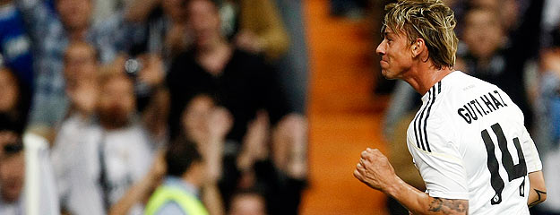 Guti, en un encuentro en el Bernab&eacute;u.