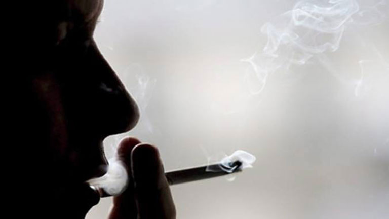 El hábito de fumar es la causa directa de uno de cada cinco casos de cáncer