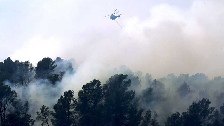 Los bomberos han conseguido estabilizar los dos incendios de la Comunidad Valenciana