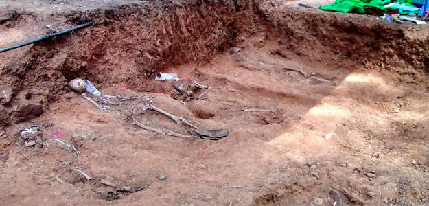 Hallan ocho cadáveres en una fosa común de Cazalla de la Sierra, en Sevilla