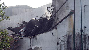 Ver v&iacute;deo  'Hallan un segundo cad&aacute;ver en la explosi&oacute;n de la f&aacute;brica cacere&ntilde;a de Moraleja'
