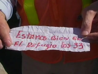 Ver v&iacute;deo  'Hallan vivos en Chile a 33 mineros que permanecen desde hace 18 d&iacute;as atrapados'