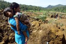 EL HAMBRE Y LAS ENFERMEDADES AFECTAN YA A LAS V&Iacute;CTIMAS DEL SE&Iacute;SMO EN SUMATRA
