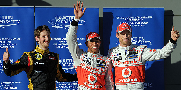 Hamilton escoltado por Button y Grosjean en Melbourne.