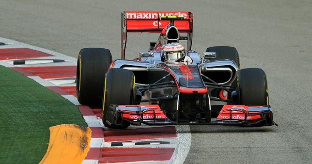 Hamilton se lleva la 'pole' en el circuito nocturno de Marina Bay, en el GP de Singapur. Hamilton se lleva la 'pole' en el circuito nocturno de Marina Bay, en el GP de Singapur.