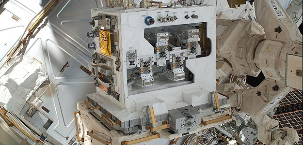 El hardware de la RRM listo para ser instalado en la Estación Espacial Internacional. El hardware de la RRM listo para ser instalado en la Estación Espacial Internacional.