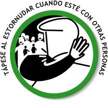 Hay que taparse con el brazo al estornudar delante de otras personas