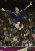 Heo Seonmi de Corea del Sur durante la clasificaci&oacute;n de gimnasia art&iacute;stica en el Greenwich Arena.