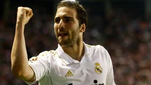 Ver v&iacute;deo  'Higua&iacute;n, principal favorito de la 'operaci&oacute;n salida' del Madrid'