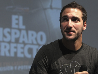 Ver v&iacute;deo  'Higua&iacute;n: "Queda una eternidad en la Liga"'