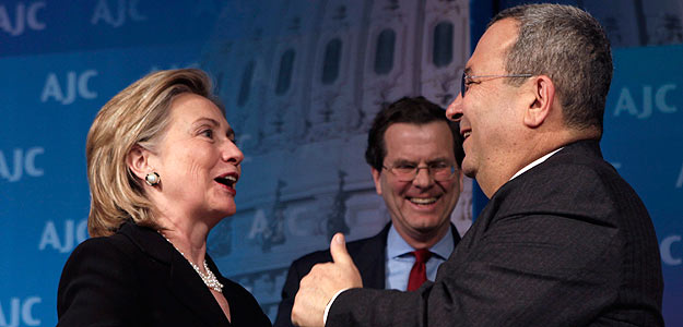 Hillary Clinton y Ehud Barack