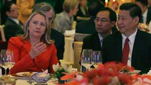 Ver v&iacute;deo  'Hillary Clinton visita Pek&iacute;n para estrechar su cooperaci&oacute;n'