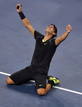 Hincado de rodillas en el suelo, Nadal sab&iacute;a que hab&iacute;a hecho historia para el tenis y el deporte espa&ntilde;ol.