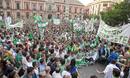 LA HINCHADA VERDIBLANCA TOMA LAS CALLES DE SEVILLA