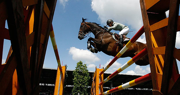La jinete alemana Meredith Michaels-Beerbaum en la ejecuci&oacute;n de un salto