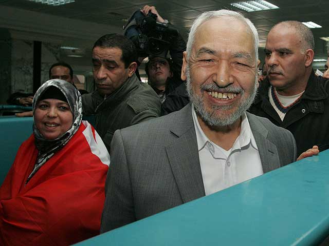 El hist&oacute;rico l&iacute;der islamista Rachid Ganuchi regresa a T&uacute;nez desde el exilio