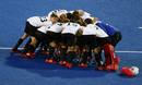 Los jugadores de la selecci&oacute;n alemana de hockey hierba se animan en corro antes del partido contra B&eacute;lgica.