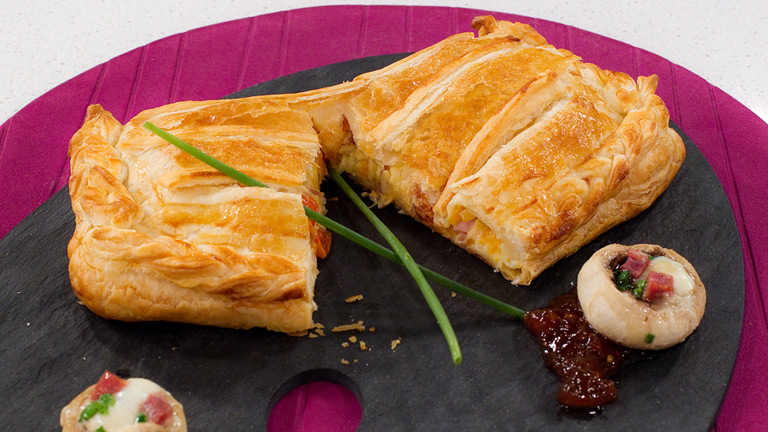 Saber Cocinar - Hojaldre relleno de verduras a la crema con huevos de codorniz y jam&oacute;n