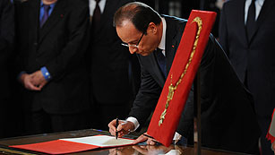 Ver v&iacute;deo  'Hollande asume la presidencia de Francia y subraya en su discurso querer abrir una nueva v&iacute;a en Europa'