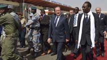 Ir al Video&nbsp;A Hollande le han recibido en Mali m&aacute;s como a un libertador que como a un presidente