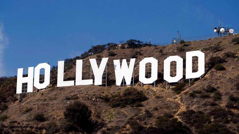 El cartel de Hollywood como nuevo a los 90 años