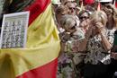 El homenaje de la AVT a las v&iacute;ctimas del terrorismo se ha celebrado en la Plaza de la Rep&uacute;blica Dominicana de Madrid, donde el 14 de julio de 1986 ETA cometi&oacute; un atentado en el que particip&oacute; De Juana. En &eacute;l murieron 12 agentes de la Guardia Civil.