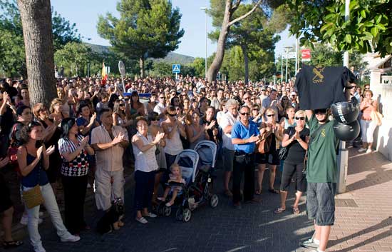 Homenaje en Calvi&agrave; y en Mallorca  a los dos j&oacute;venes guardias civiles asesinados por ETA