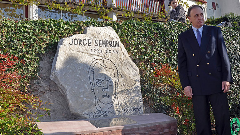 Homenaje en Biriatou al pol&iacute;tico y escritor Jorge Sempr&uacute;n