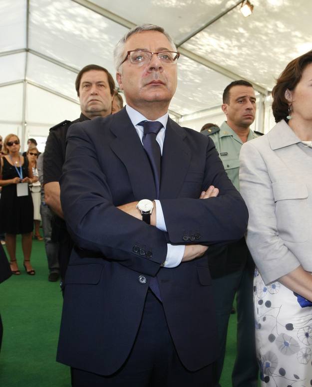 El ministro de Fomento, Jos&eacute; Blanco, durante la misa