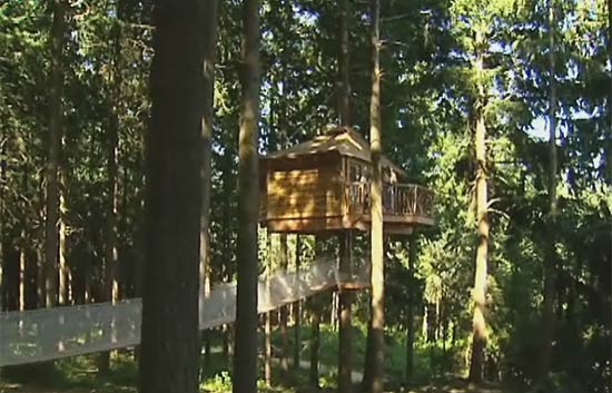 En la Costa Brava se puede pasar la noche en caba&ntilde;as de madera en lo alto de los &aacute;rboles