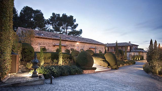M&aacute;s Gente - Visitamos Los Cigarrales, donde Almod&oacute;var rod&oacute; 'La piel que habito'