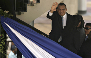 Ver v&iacute;deo  'Hoy tomar&aacute; posesi&oacute;n el nuevo presidente de Honduras, Porfirio Lobo, en una ceremonia marcada por las ausencias'