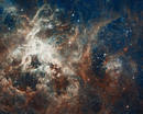El coraz&oacute;n de la Nebulosa de la Tar&aacute;ntula, una brillante guarder&iacute;a de estrellas captada por el Hubble. Con esta imagen celebr&oacute; su 22 aniversario