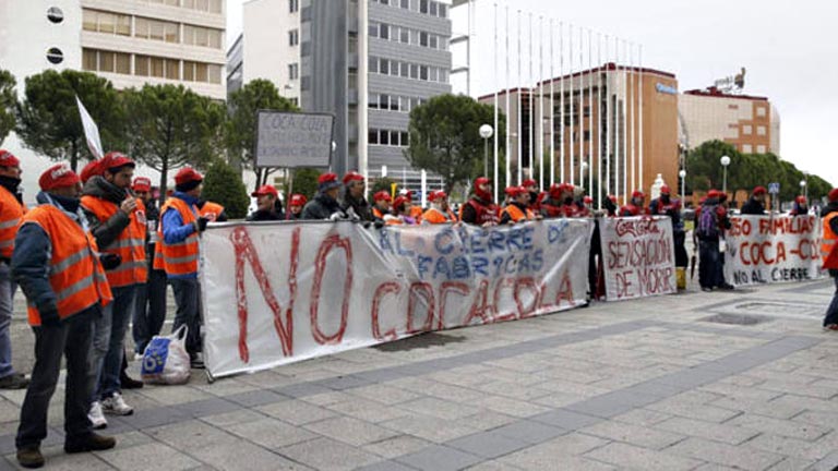 Los trabajadores de la fábrica de Coca-Cola en Fuenlabrada, en huelga indefinida 
