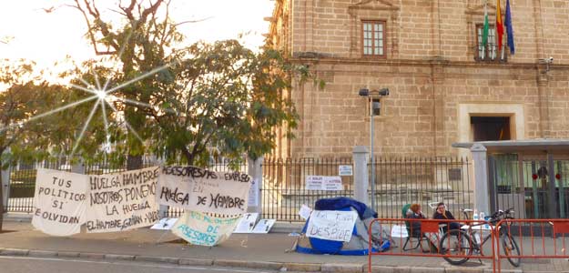 Huelga de hambre ante el Parlamento andaluz Huelga de hambre ante el Parlamento andaluz